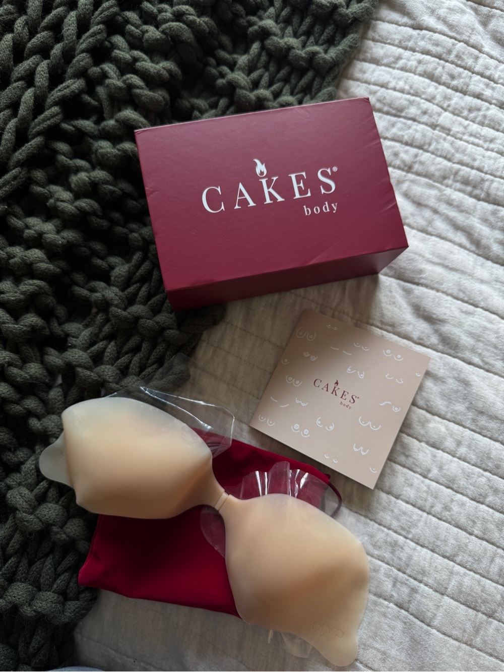Viral Cakes Cleavage Bra
Strapless Silicone Bra - Honey